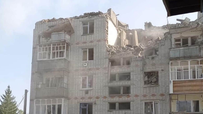 Росіяни вдарили по селищу на Сумщині: двоє загиблих і двоє поранених 