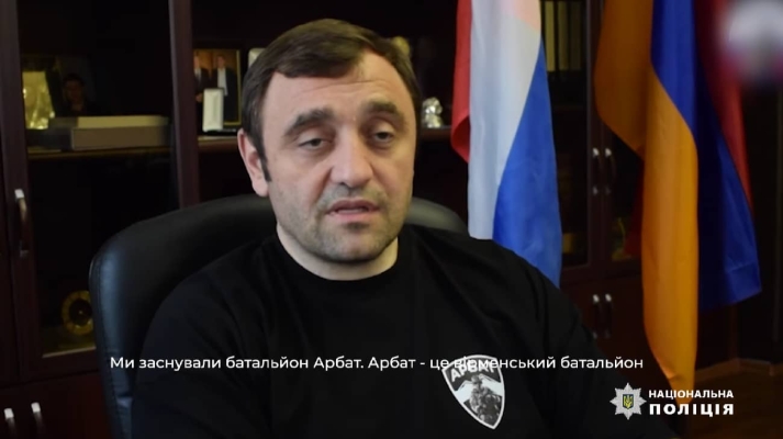 Кримінальний авторитет часів Януковича, який організовував ''тітушок'', тепер вербує в’язнів на війну 