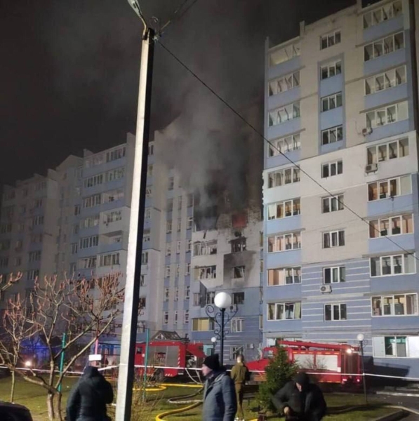Атака дронів на Київщину: спалахнула десятиповерхівка, є загиблі (фото)
