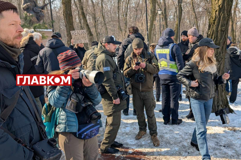 «Україна – не резервація». Українці вийшли на мітинг під посольство США у Києві (фото)