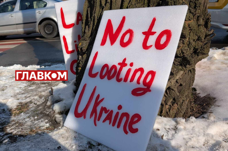 «Україна – не резервація». Українці вийшли на мітинг під посольство США у Києві (фото)