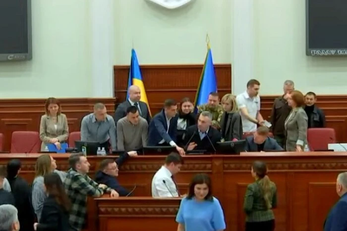 Депутати Київради після скандалу визначилися з голосуванням щодо відставки секретаря