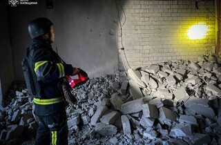 У Софіївській Борщагівці через атаку дрона сталася пожежа у багатоповерхівці (фото)
