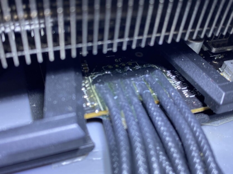 
			Запобіжники для NVIDIA RTX: геймер створив монструозний кабель, щоб нічого не плавилося			