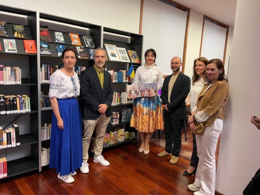 У Португалії відкрили нову «Українську книжкову поличку»