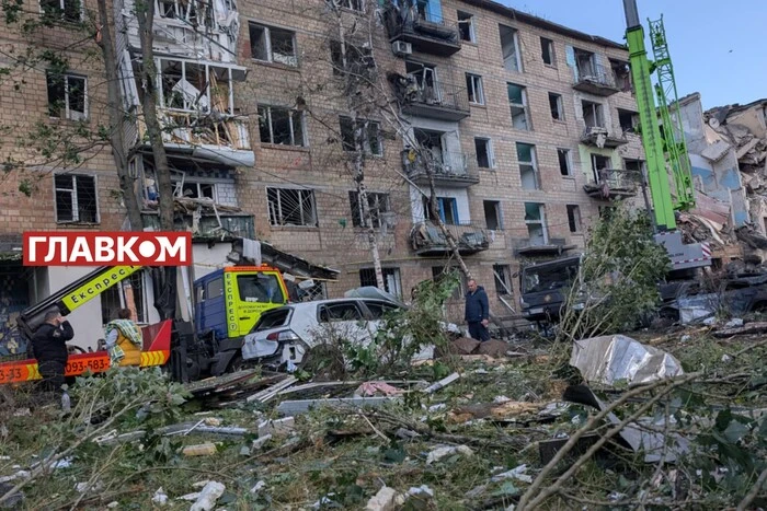 Кличко показав наслідки удару росіян по пʼятиповерхівці у Шевченківському районі (відео)