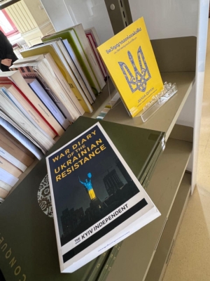 У Бангкоку урочисто відкрили першу у Таїланді «Українську книжкову поличку»
